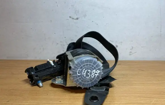 Land Rover Discovery 3 - LR3 Front seatbelt 602276700 C4387