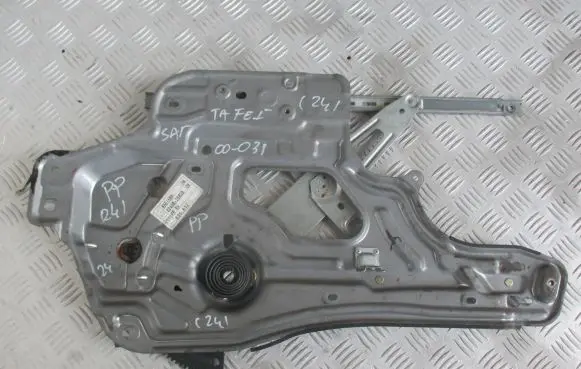 Hyundai Santa Fe Front window lifting mechanism without motor 8248026020