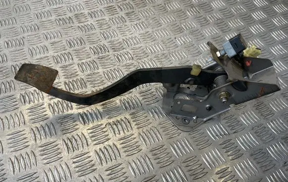 Hyundai Tucson JM Clutch pedal 