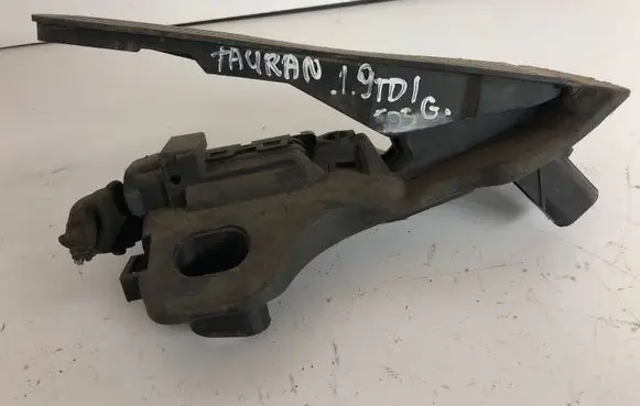 Accelerator throttle pedal