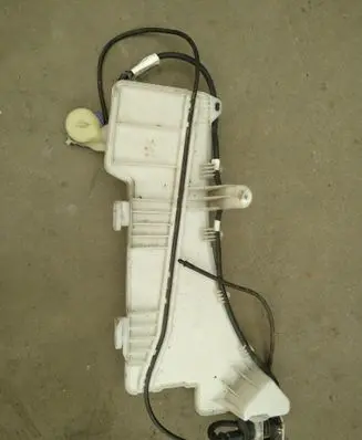 Citroen C5 Aircross Windshield washer fluid reservoir/tank 9826400780