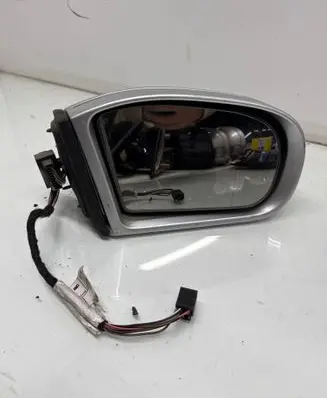Mercedes-Benz C W203 Front door electric wing mirror 413133418