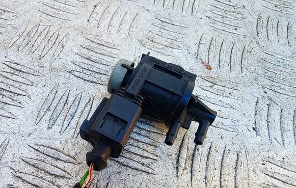Seat Ibiza IV (6J,6P) Turbo solenoid valve 1K0906283A