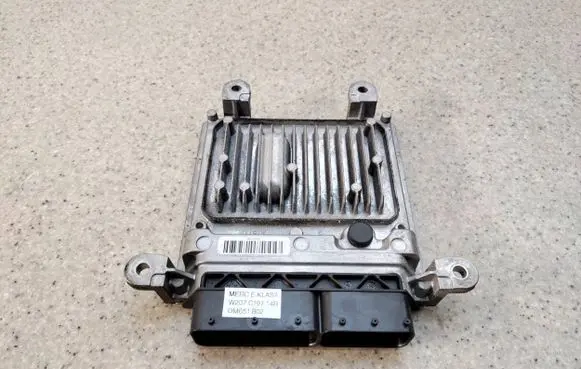 Mercedes-Benz E A207 Engine control unit/module A6519003701