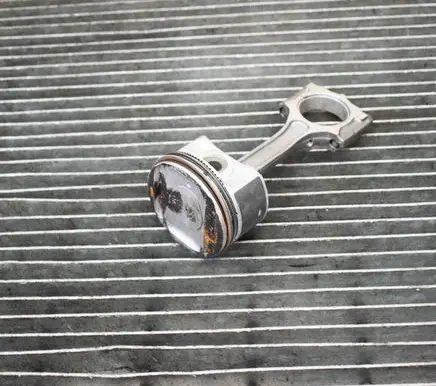Nissan Micra Piston 