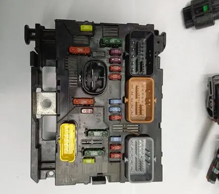 Peugeot 207 BSM Control unit 9661086980 BSML1000 L10
