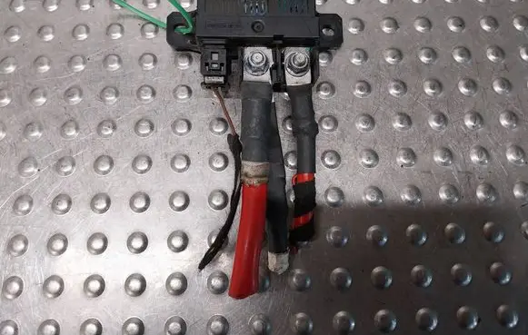 Mercedes-Benz A W176 Charging relay S26383505 A0009822023