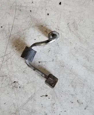 Fuel injector supply line/pipe
