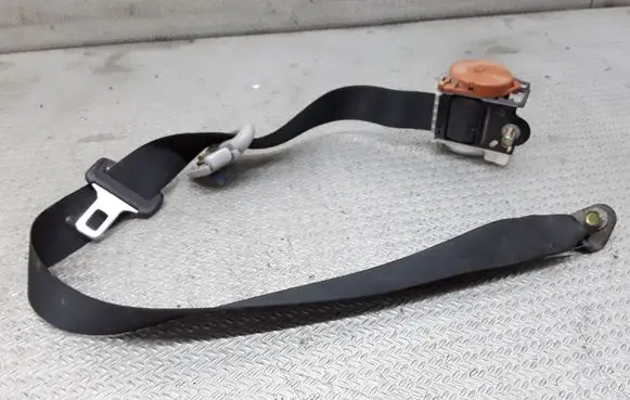 Mazda MPV Rear seatbelt E40433057