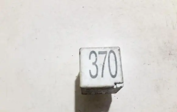 Volkswagen PASSAT B5.5 Other relay 8d0951253