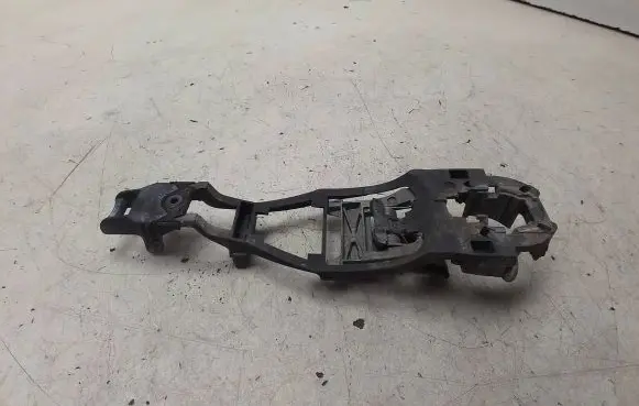 Volkswagen Golf IV Front door exterior handle/bracket 3B0837885