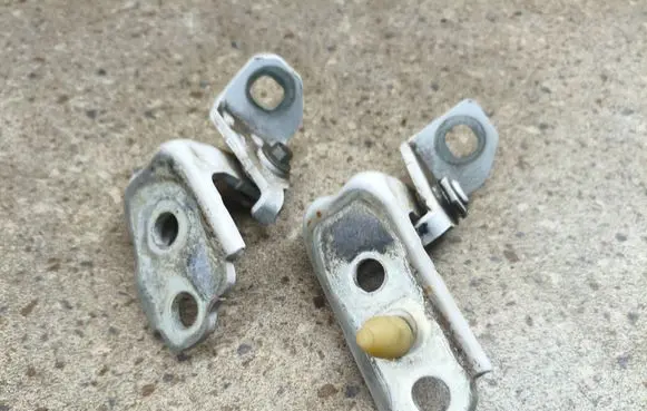 Ford Explorer VI Front door hinge set 