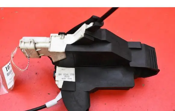 Peugeot 407 Front door lock 9683417880