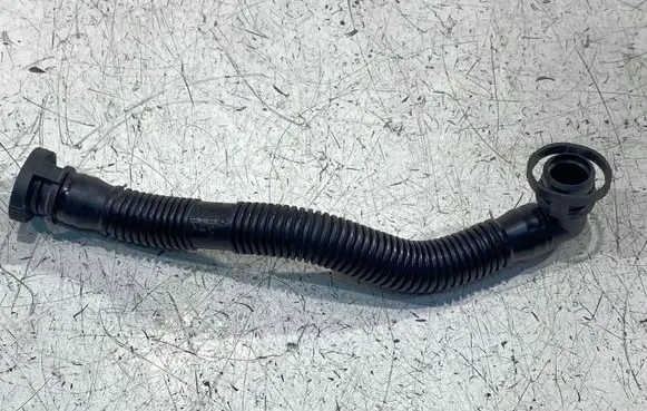 Volkswagen Golf V Breather hose/pipe 06A131127L