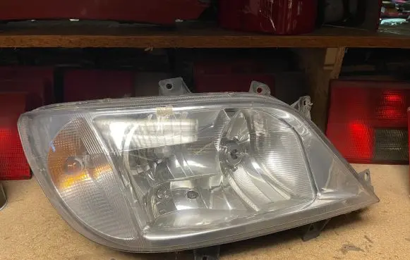 Mercedes-Benz Sprinter W901 W902 W903 W904 Headlight/headlamp 20A525