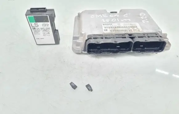 Opel Omega B2 Engine ECU kit and lock set 0281010273 24417198 24445098