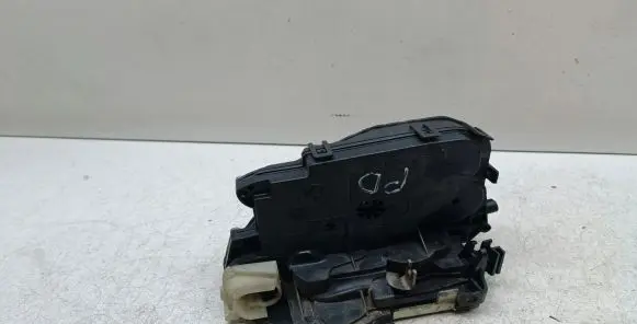 BMW X1 E84 Front door lock 7059968