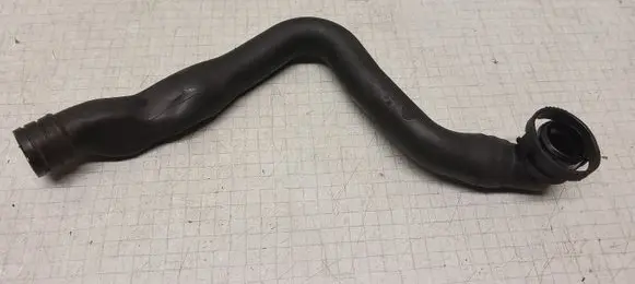 Volkswagen PASSAT B6 Engine coolant pipe/hose 06F103217