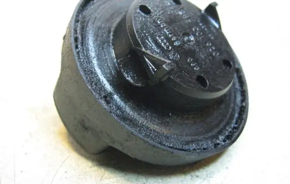 Volkswagen Golf III Oil filler cap 