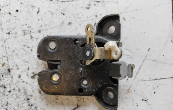 Loading door lock