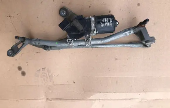 Renault Megane II Front wiper linkage and motor