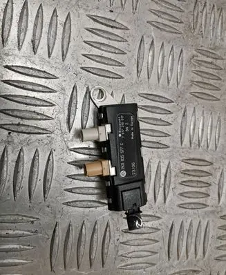 Volkswagen Caddy Aerial antenna amplifier 2K0035577C