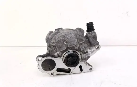 Volkswagen Tiguan Vacuum pump 03L145100F