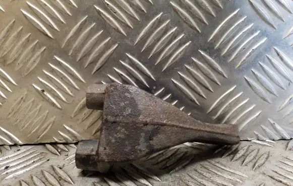 KIA Sportage Engine mounting bracket