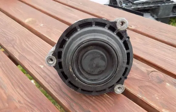 BMW 4 G22 G23 G24 G26 Engine mount bracket 7582317