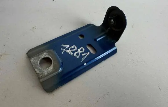 Fender mounting bracket
