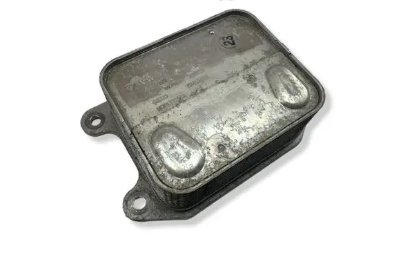 Volkswagen Golf VIII Engine oil radiator 04E117021L