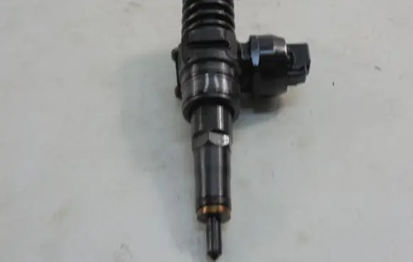 Volkswagen PASSAT B5.5 Fuel injector 036130073AG