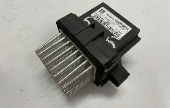 Opel Astra J Heater blower fan relay 13503201