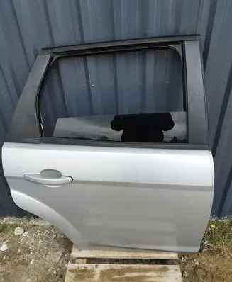Ford Focus Rear door
