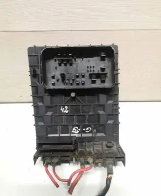 Volkswagen Golf V Fuse module 1K0937125A