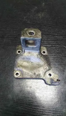 BMW 5 E39 Engine mounting bracket 6751226