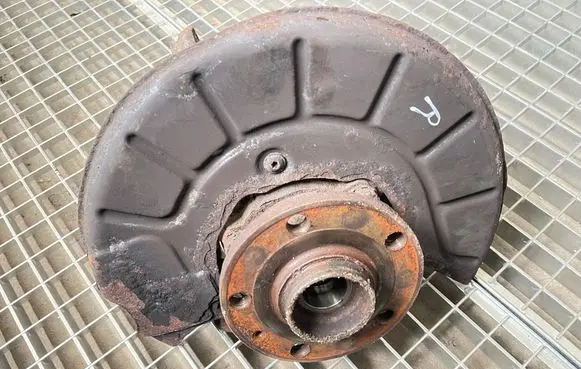 Audi Q3 8U Front wheel hub