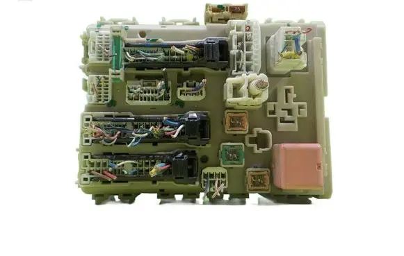 Toyota Avensis T270 Fuse box set 8273005680 BEZPIECZNIKOW