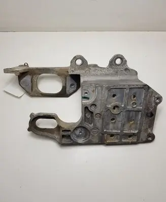 Nissan Qashqai Engine mounting bracket