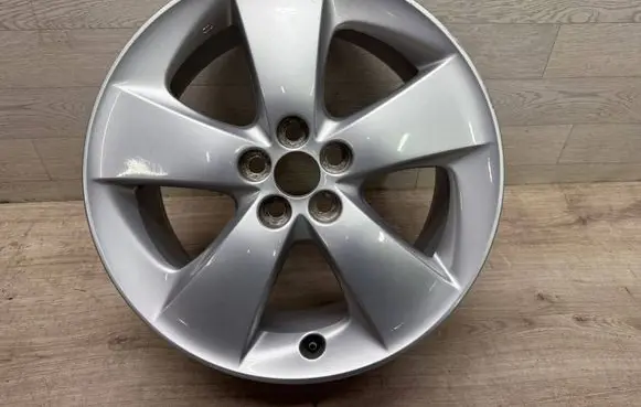 Toyota Avensis T270 R17 alloy rim 8Z21E