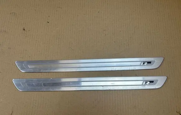 Volkswagen Tiguan Front sill trim cover 5N0853537C