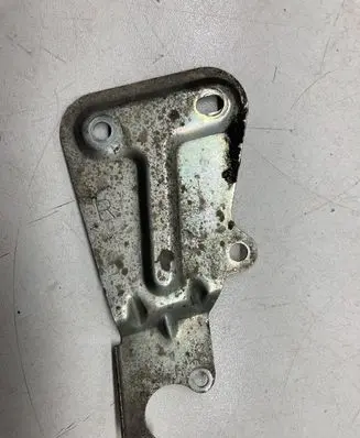 Mercedes-Benz E W212 Pneumatic air compressor holding bracket A2123201043