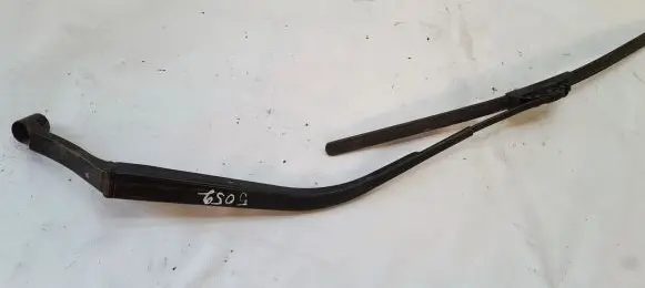 Mitsubishi Outlander Front wiper blade arm