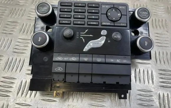 Volvo V70 Climate control unit 30745823