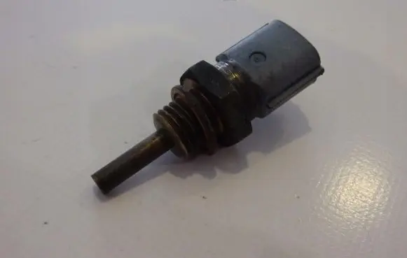 Nissan Serena Outside/exterior temperature sensor 