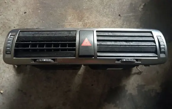 Skoda Superb B5 (3U) Dash center air vent grill 3U0820951A 1652002