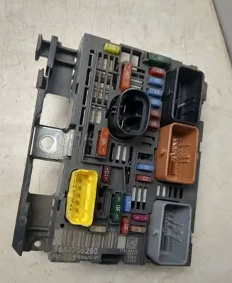 Citroen C4 I Fuse module 9664706280