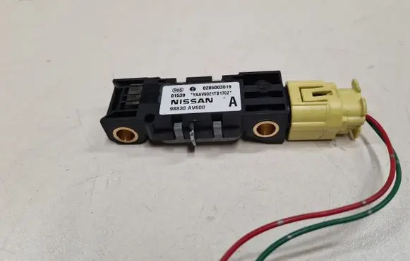 Nissan Primera Airbag deployment crash/impact sensor 98830AV600 0285003019