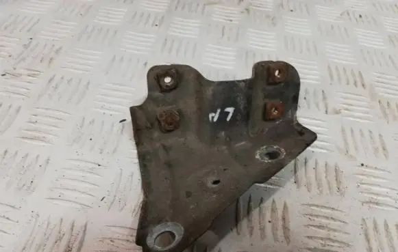 Renault Laguna III Fender mounting bracket 6204200008r