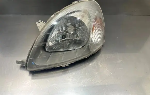 Toyota Yaris Headlight/headlamp